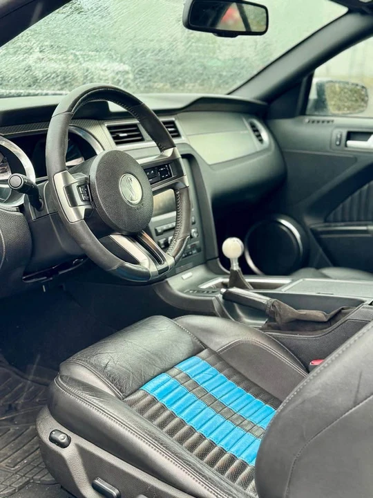 2010 Ford S197 Mustang - Image 11 of 16