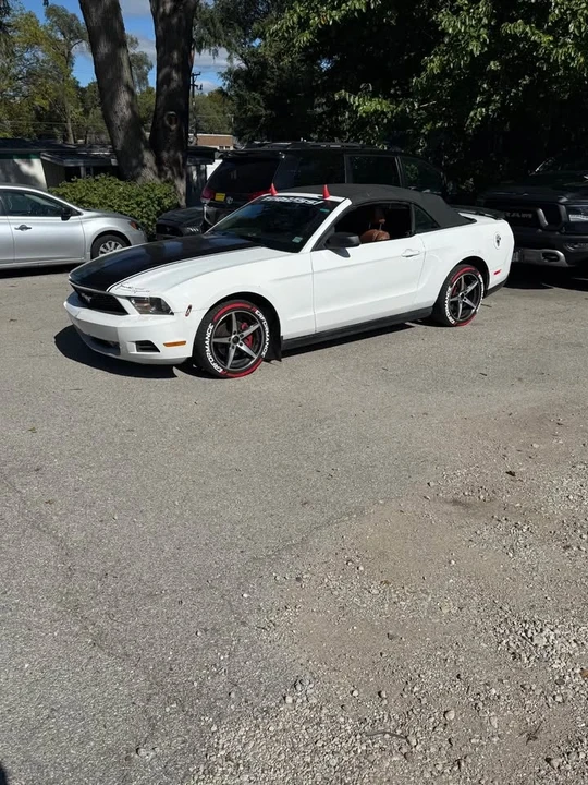 2010 Ford S197 Mustang - Image 2 of 3