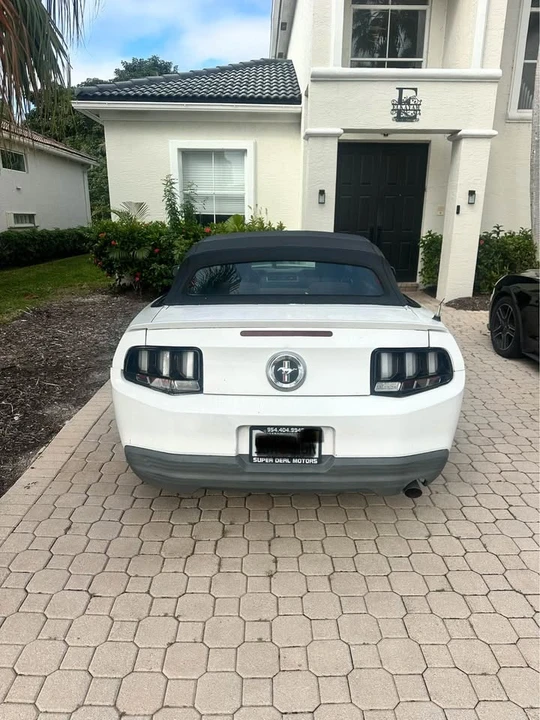 2010 Ford S197 Mustang - Image 2 of 5