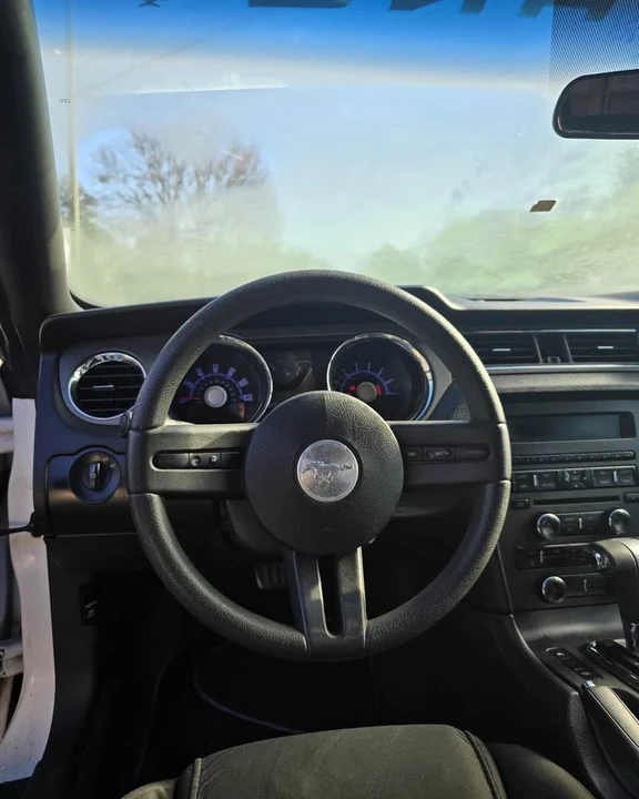 2010 Ford S197 Mustang - Image 11 of 14