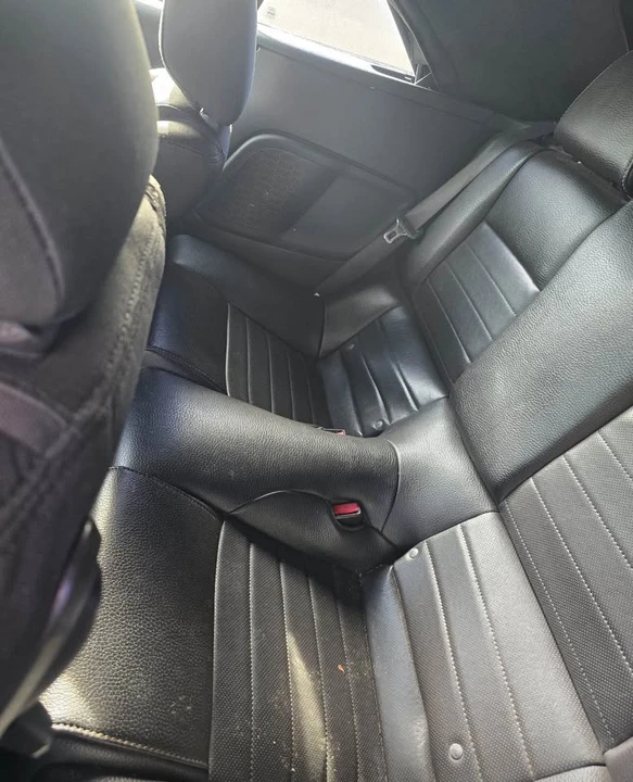 2010 Ford S197 Mustang - Image 13 of 14