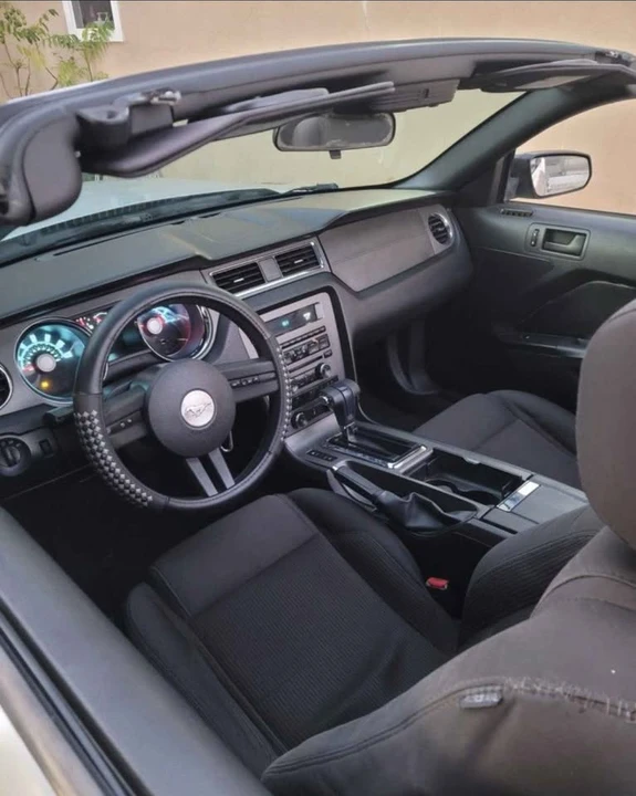2010 Ford S197 Mustang - Image 8 of 13