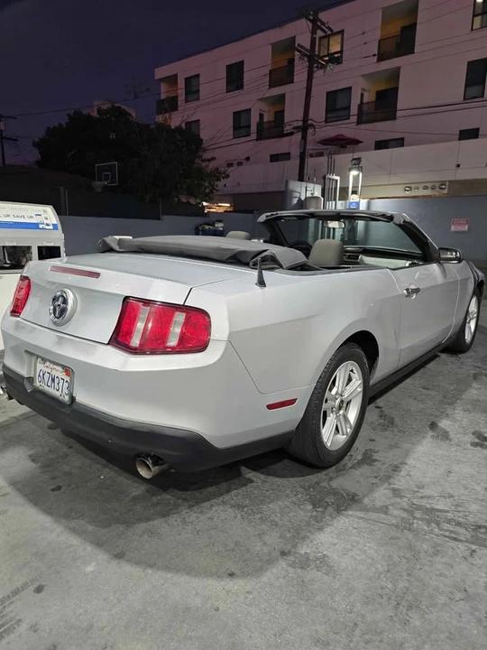 2010 Ford S197 Mustang - Image 2 of 13