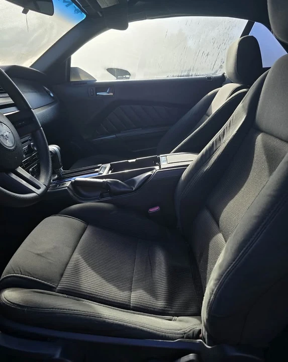 2010 Ford S197 Mustang - Image 10 of 14