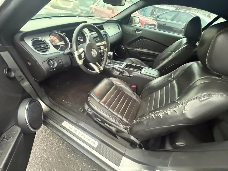 2010 Ford S197 Mustang - Image 8 of 12