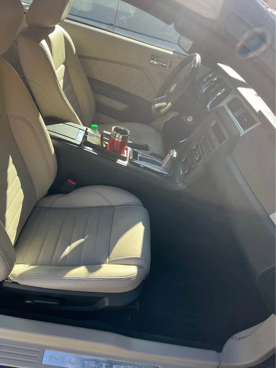 2010 Ford S197 Mustang - Image 2 of 6