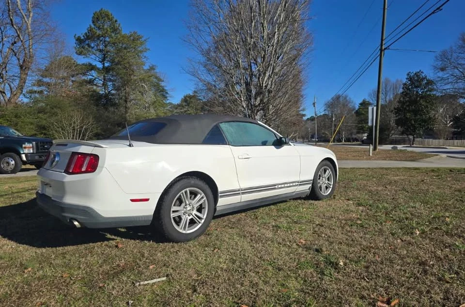 2010 Ford S197 Mustang - Image 7 of 14