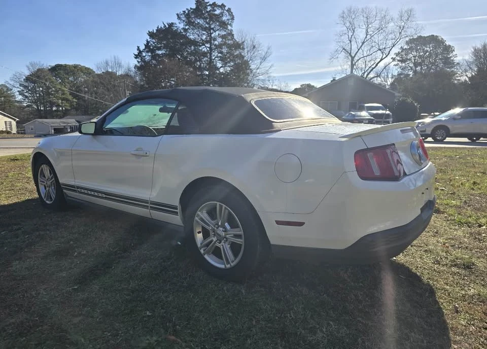 2010 Ford S197 Mustang - Image 6 of 14