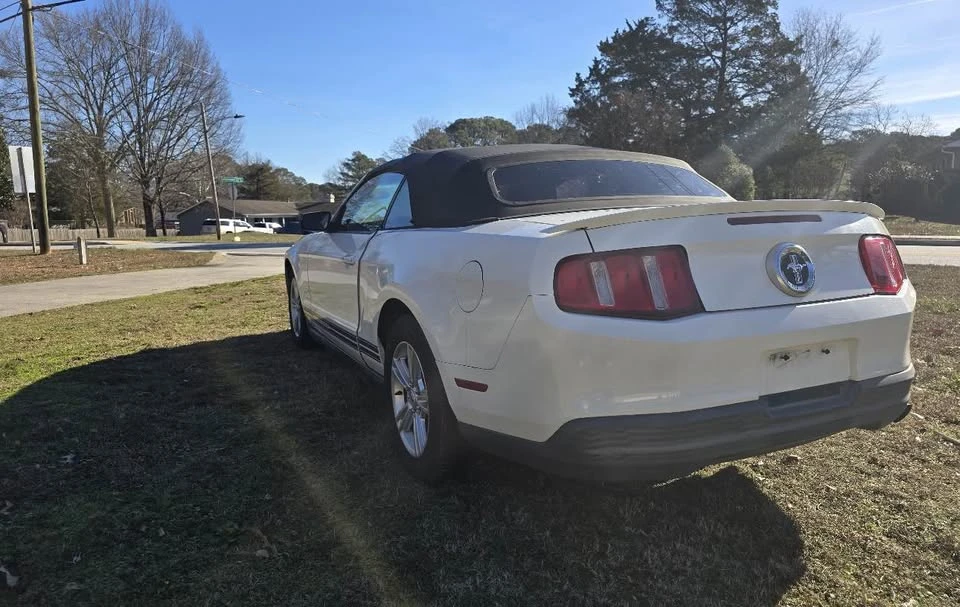 2010 Ford S197 Mustang - Image 5 of 14