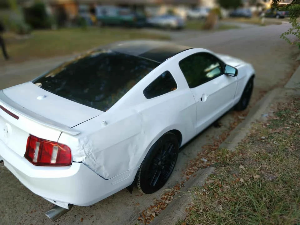 2010 Ford S197 Mustang - Image 10 of 17
