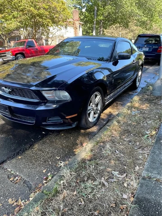2010 Ford S197 Mustang - Image 2 of 7