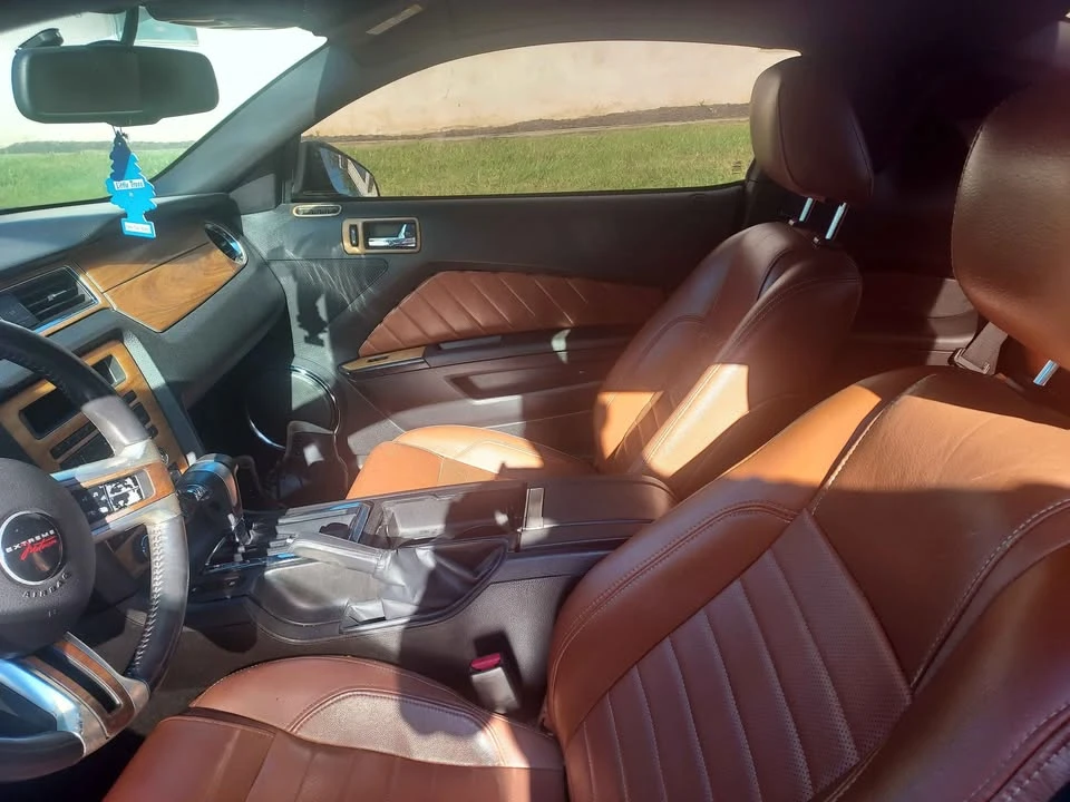 2010 Ford S197 Mustang - Image 3 of 4