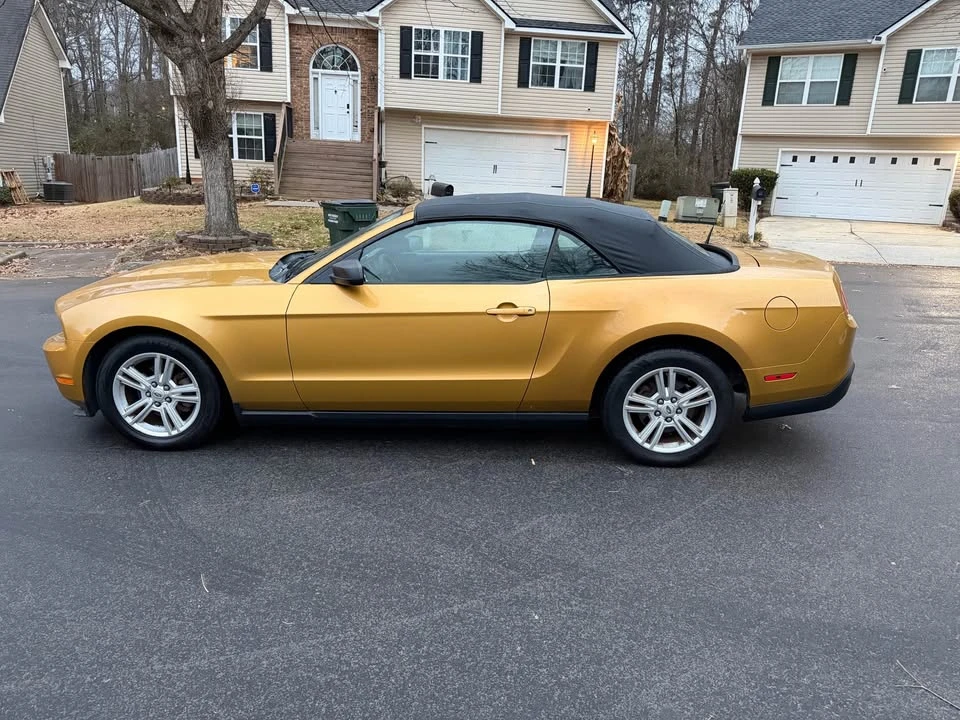 2010 Ford S197 Mustang - Image 3 of 14