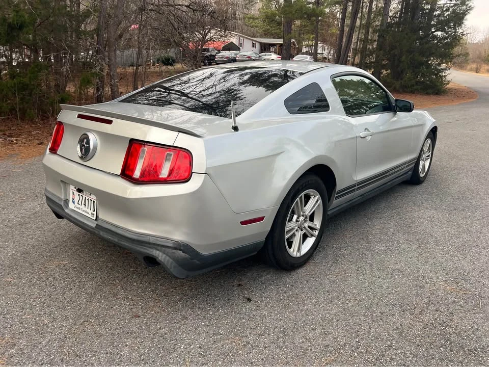2010 Ford S197 Mustang - Image 3 of 5