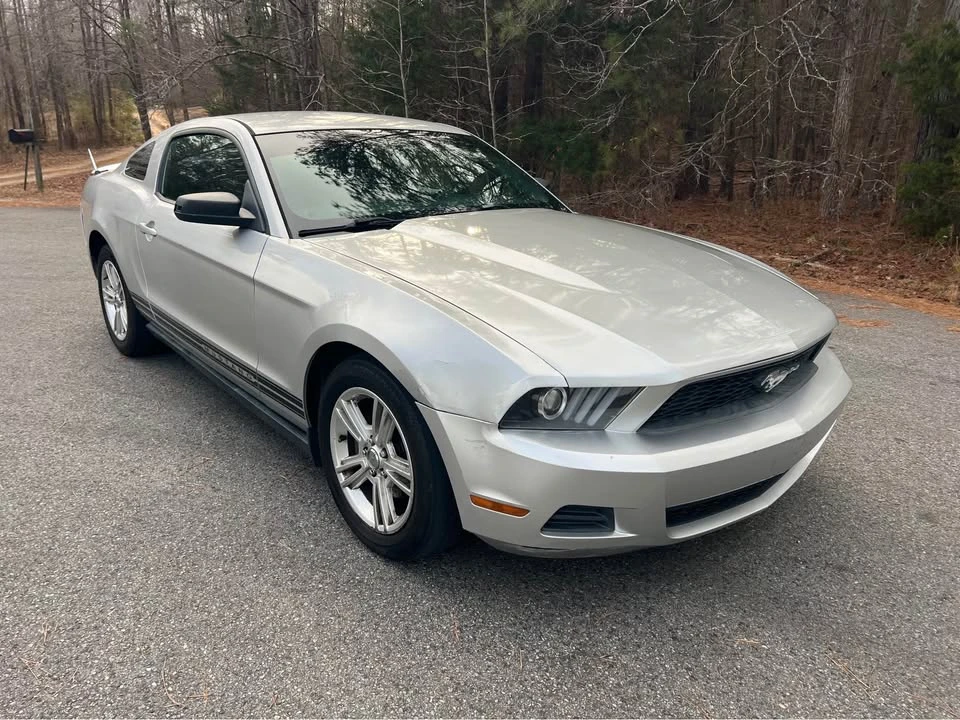 2010 Ford S197 Mustang - Image 2 of 5