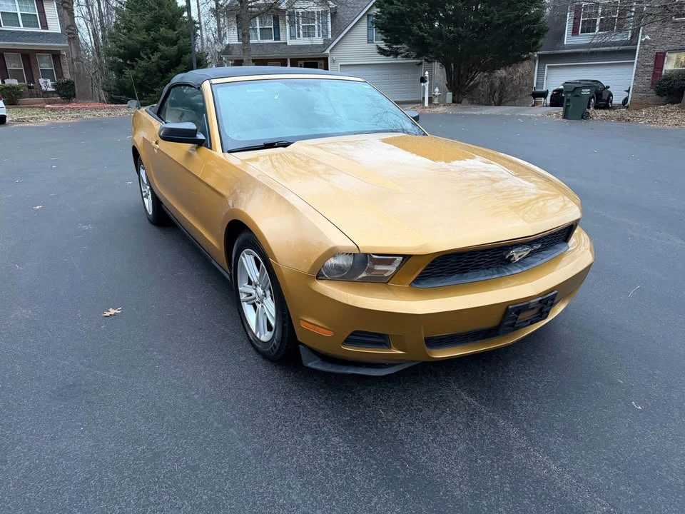 2010 Ford S197 Mustang - Image 2 of 14