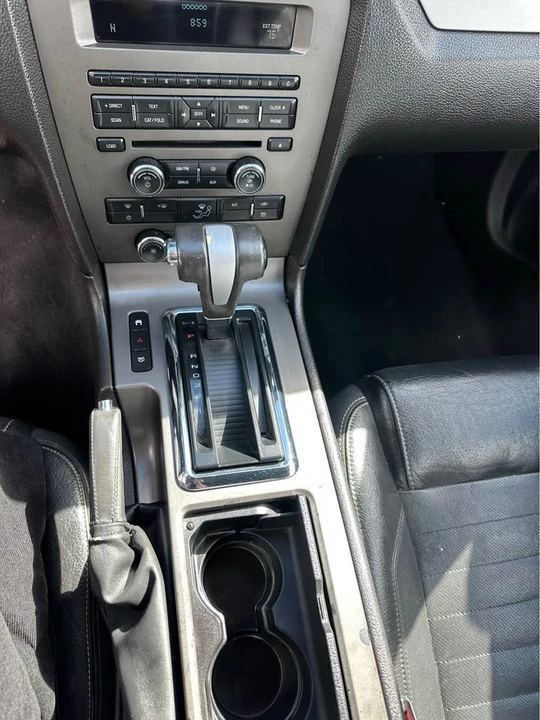 2010 Ford S197 Mustang - Image 13 of 16