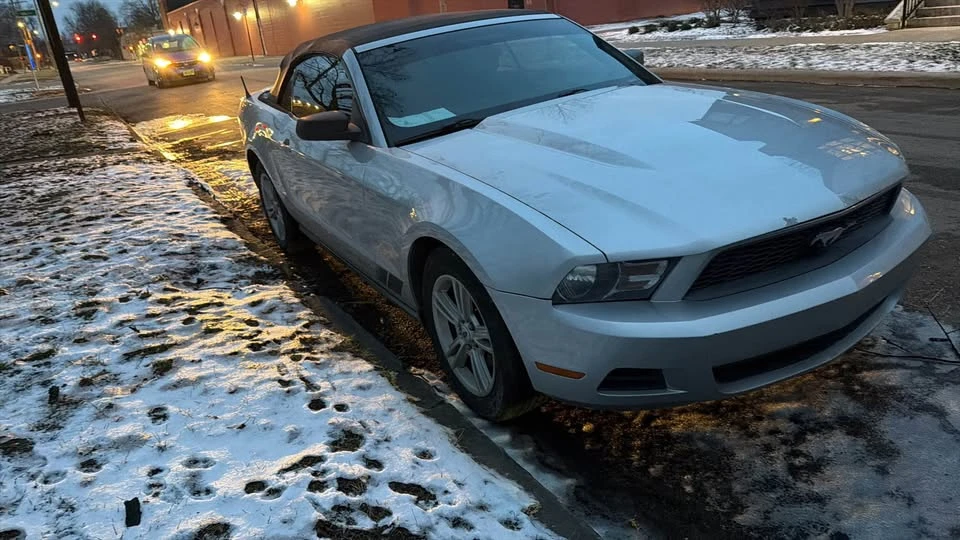 2010 Ford S197 Mustang - Image 2 of 8