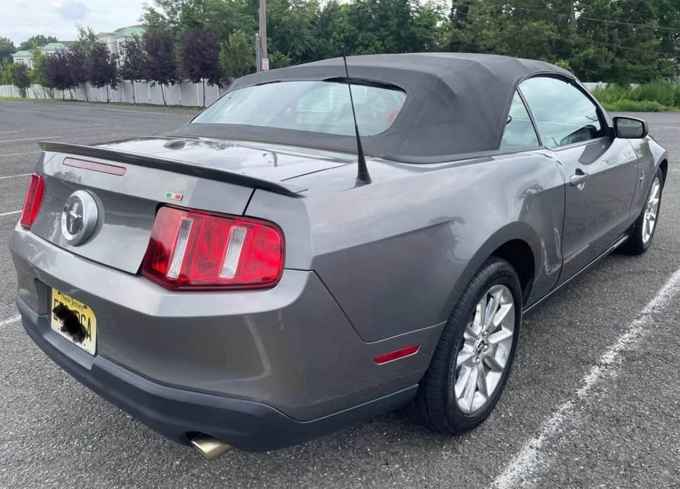 2010 Ford S197 Mustang - Image 4 of 9