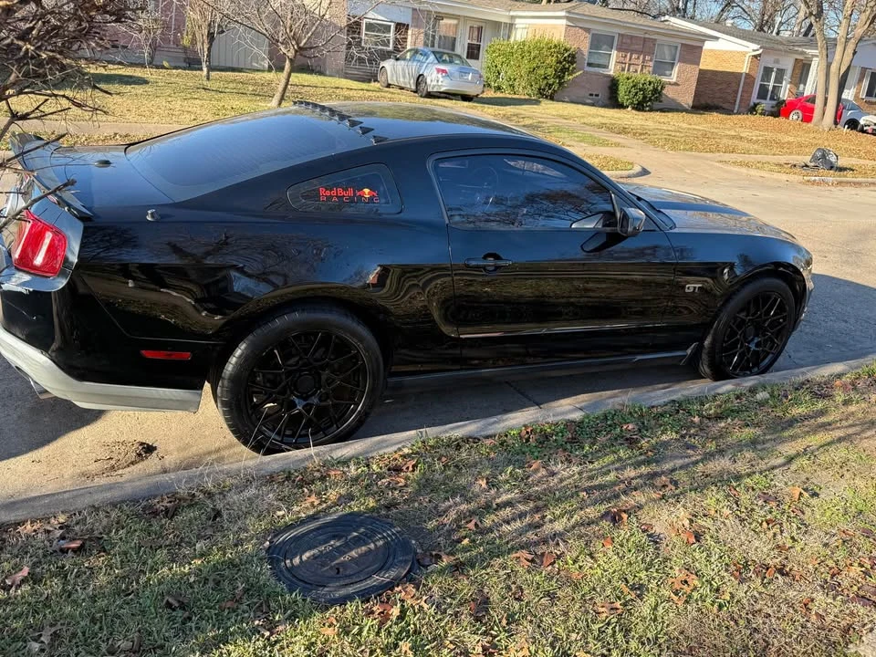 2010 Ford S197 Mustang - Image 2 of 7