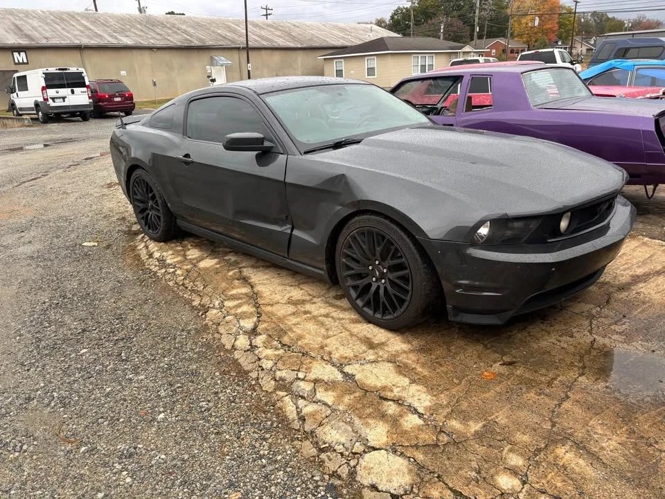 2010 Ford S197 Mustang - Image 2 of 5