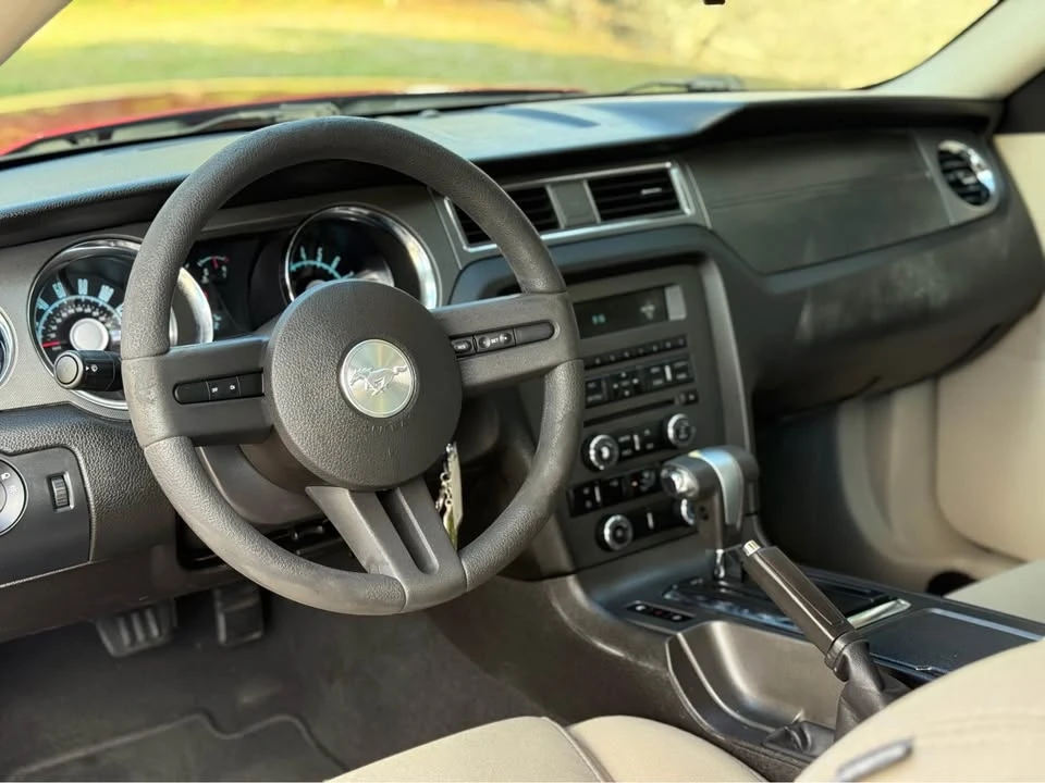 2010 Ford S197 Mustang - Image 11 of 20