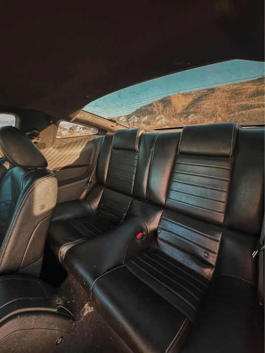 2010 Ford S197 Mustang - Image 8 of 11