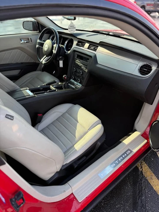2010 Ford S197 Mustang - Image 10 of 19