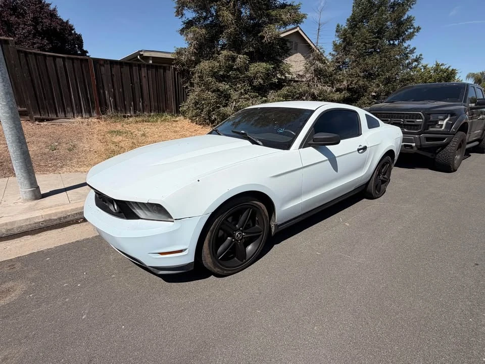 2010 Ford S197 Mustang - Image 2 of 8