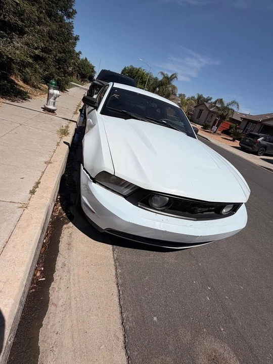 2010 Ford S197 Mustang - Image 5 of 8