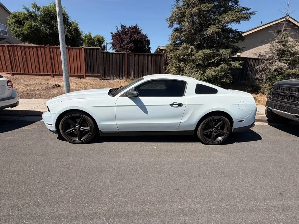 2010 Ford S197 Mustang - Image 3 of 8