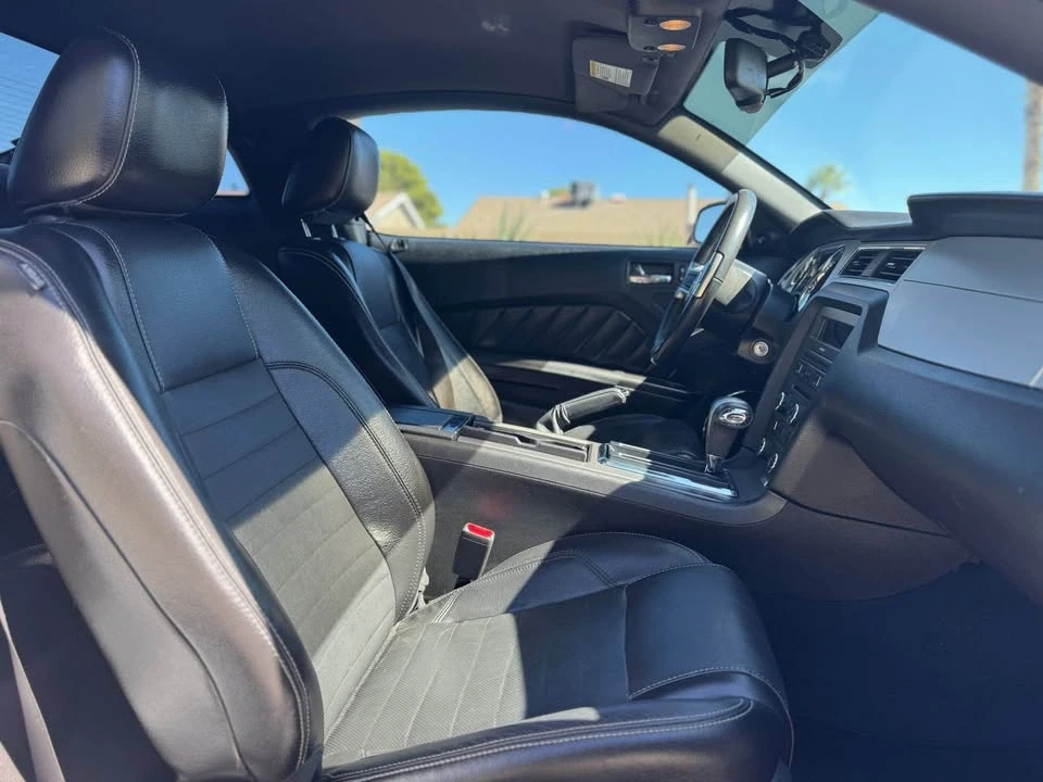 2010 Ford S197 Mustang - Image 13 of 18