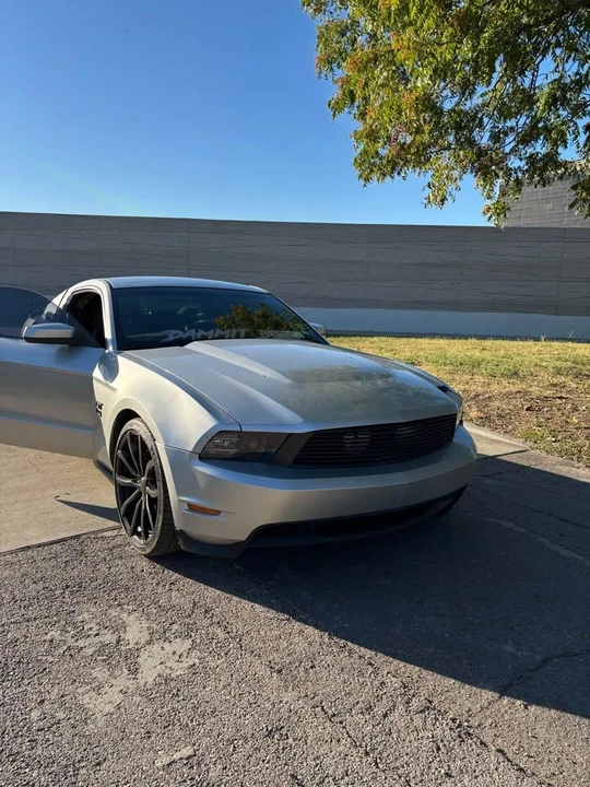 2010 Ford S197 Mustang - Image 2 of 7