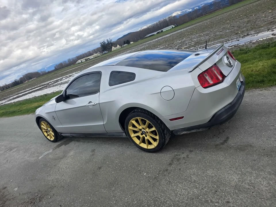 2010 Ford S197 Mustang - Image 2 of 8