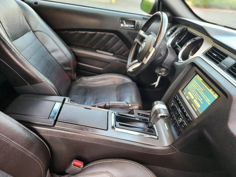 2010 Ford S197 Mustang - Image 13 of 20