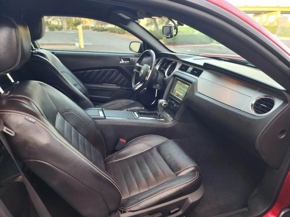 2010 Ford S197 Mustang - Image 9 of 20