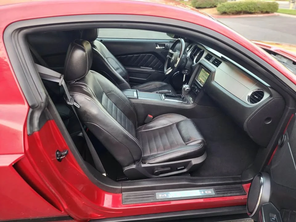 2010 Ford S197 Mustang - Image 11 of 20