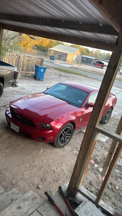 2010 Ford S197 Mustang - Image 2 of 5