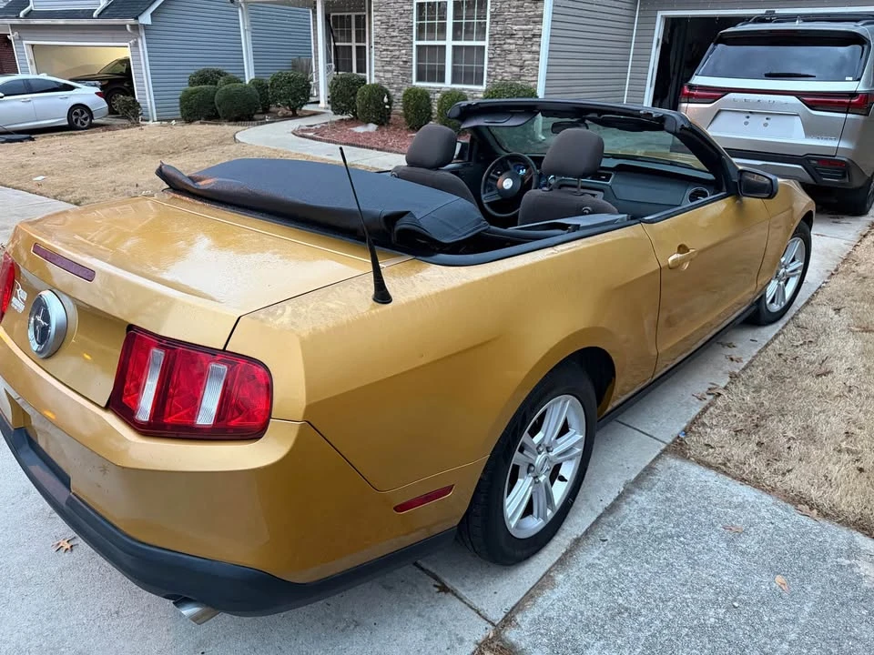 2010 Ford S197 Mustang - Image 8 of 13