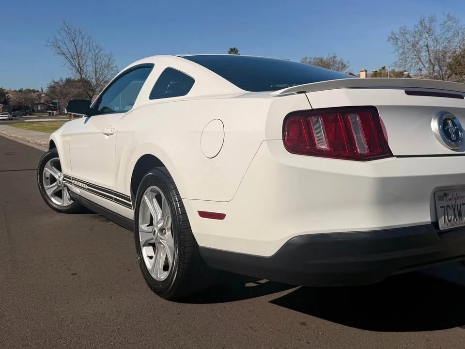 2010 Ford S197 Mustang - Image 8 of 13