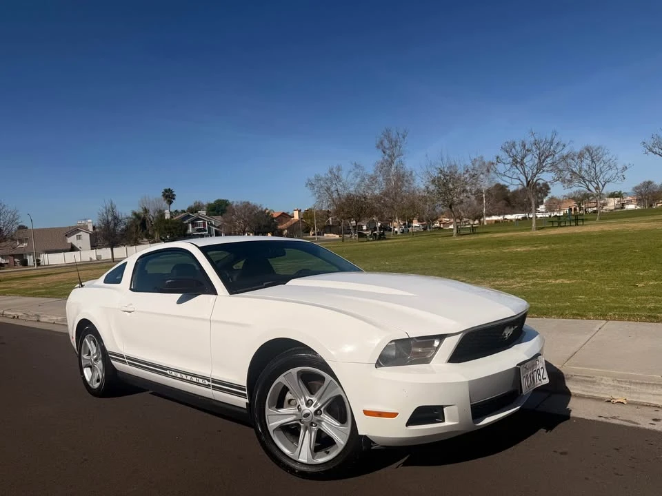 2010 Ford S197 Mustang - Image 2 of 13