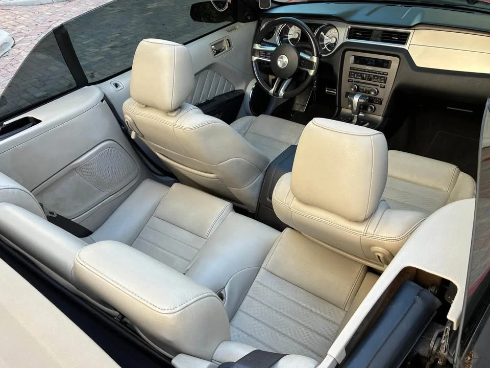 2010 Ford S197 Mustang - Image 5 of 12