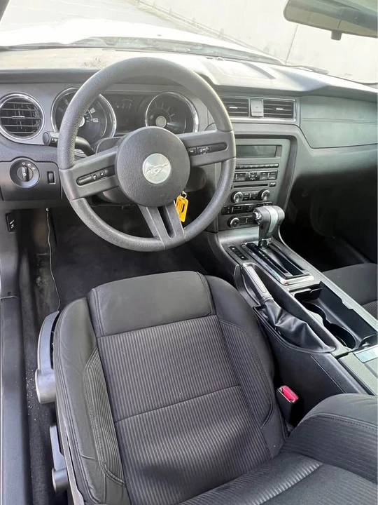 2010 Ford S197 Mustang - Image 9 of 13
