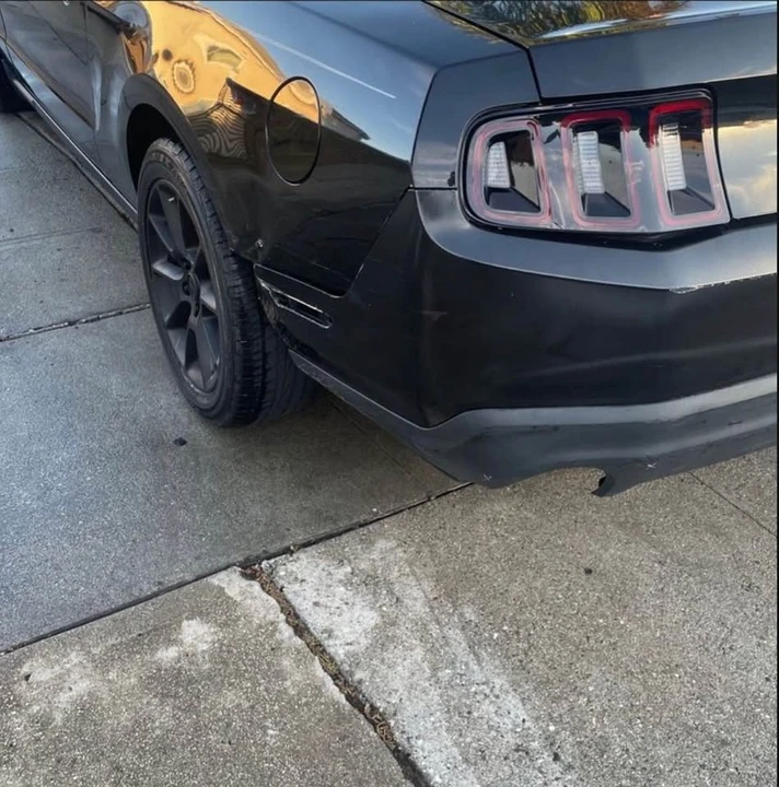 2010 Ford S197 Mustang - Image 2 of 6