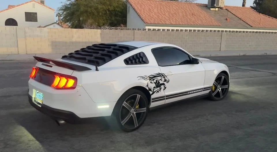 2010 Ford S197 Mustang - Image 4 of 9