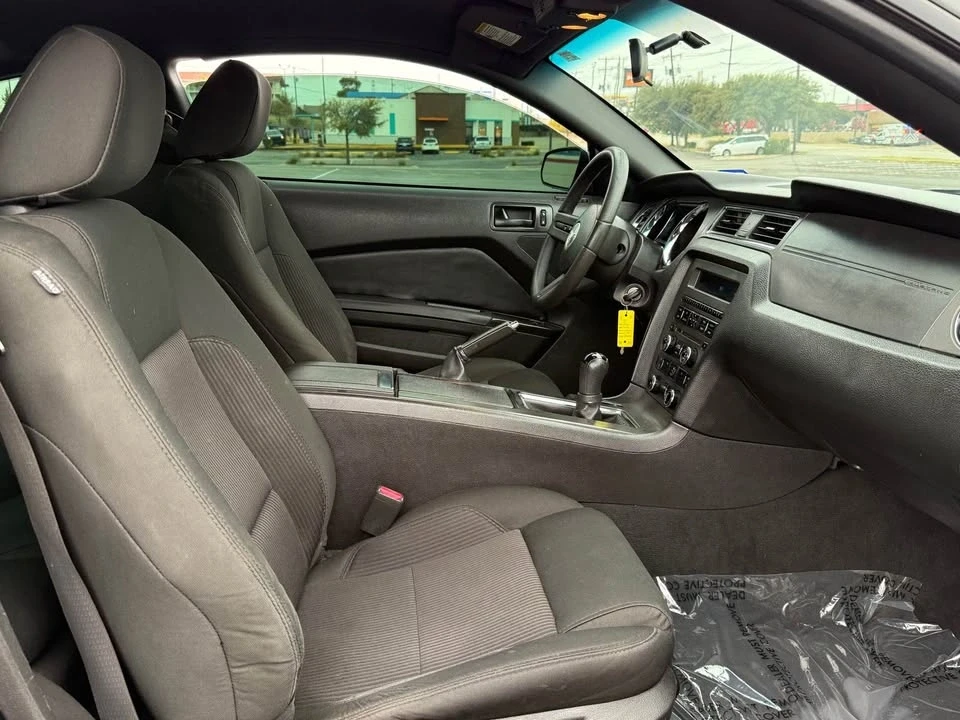 2010 Ford S197 Mustang - Image 8 of 12