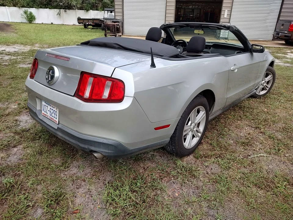 2010 Ford S197 Mustang - Image 2 of 13