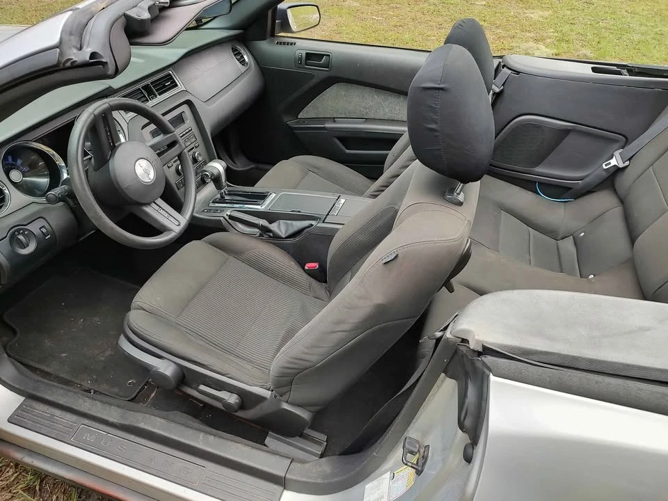 2010 Ford S197 Mustang - Image 6 of 13