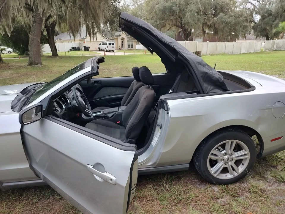 2010 Ford S197 Mustang - Image 11 of 13