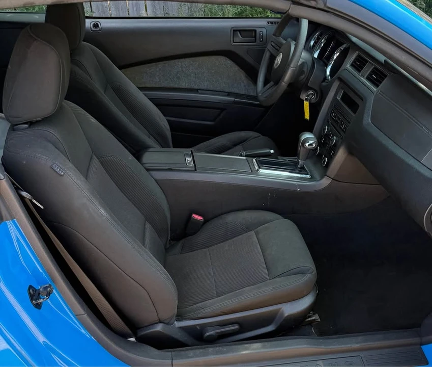 2010 Ford S197 Mustang - Image 6 of 8